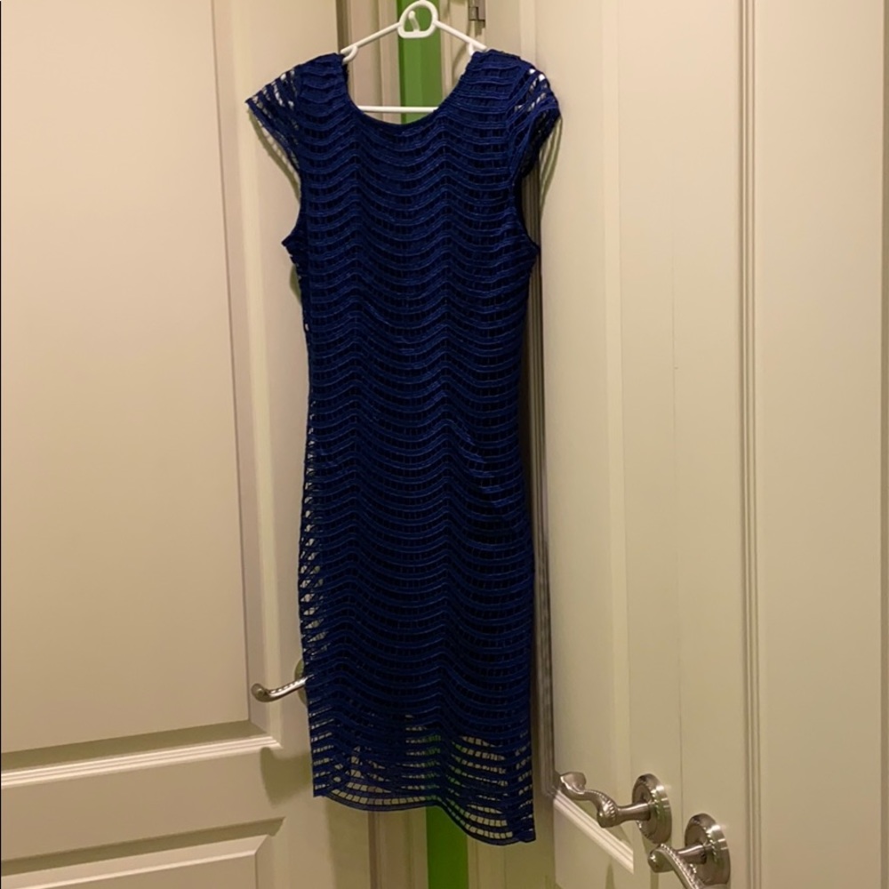 Fitted blue textured dress!